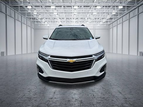 Used 2024 Chevrolet Equinox LT FWD image 2