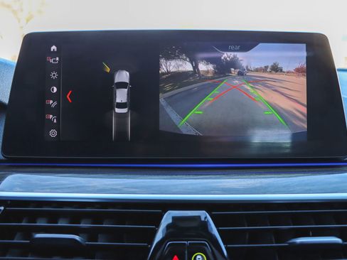 Used 2018 BMW 530i xDrive image 38