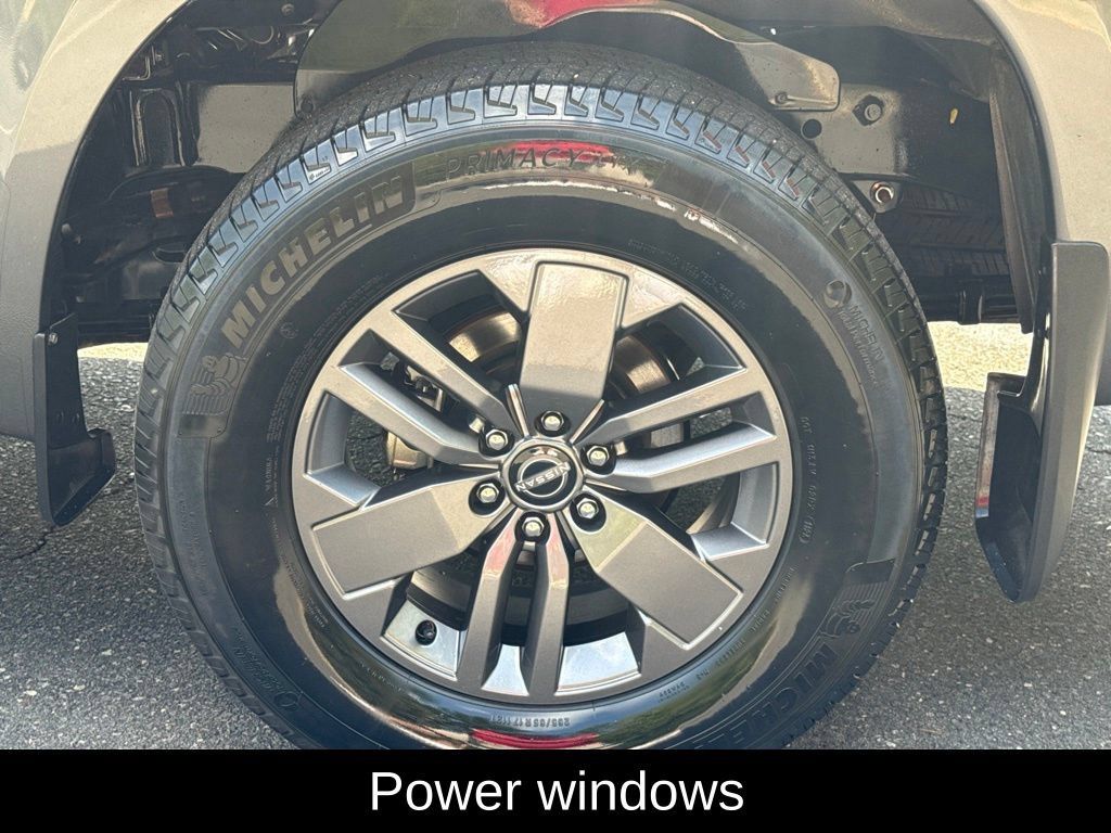 Certified 2025 Nissan Frontier SV w/ SV Convenience Package RWD image 11