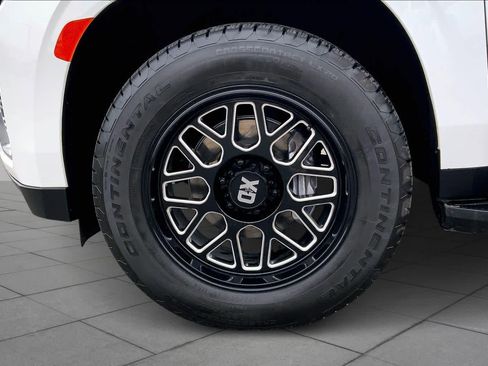 Used 2024 GMC Yukon XL Denali image 10
