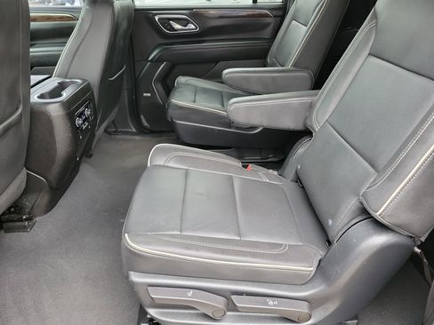 Used 2023 Chevrolet Suburban Premier image 6