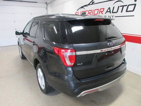 Used 2017 Ford Explorer XLT w/ Equipment Group 202A AWD/4WD image 14