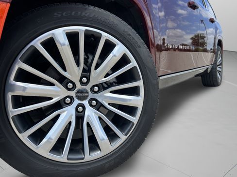Used 2024 Jeep Grand Wagoneer L Series III AWD/4WD image 35