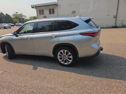 Used 2020 Toyota Highlander Limited w/ Protection Package #3 AWD/4WD image 6