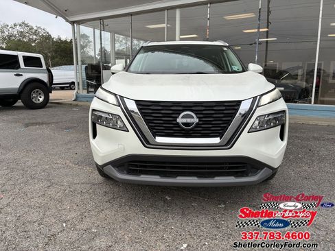 Used 2023 Nissan Rogue SV w/ SV Premium B Package FWD image 2
