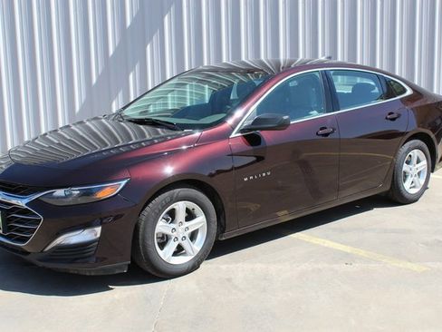 Used 2021 Chevrolet Malibu LS image 1