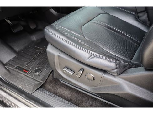 Used 2018 Ford Expedition Limited w/ Equipment Group 301A AWD/4WD image 19