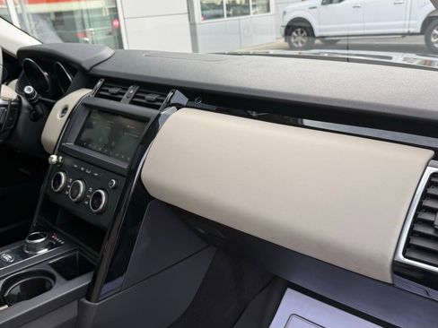 Used 2019 Land Rover Discovery SE image 19