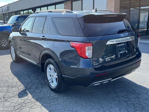 Used 2022 Ford Explorer XLT w/ Equipment Group 202A image 8