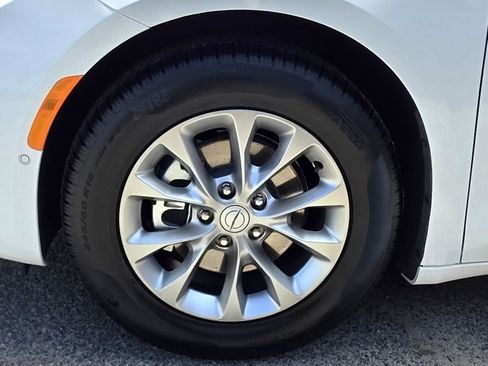 New 2026 Chrysler Pacifica Limited FWD image 8