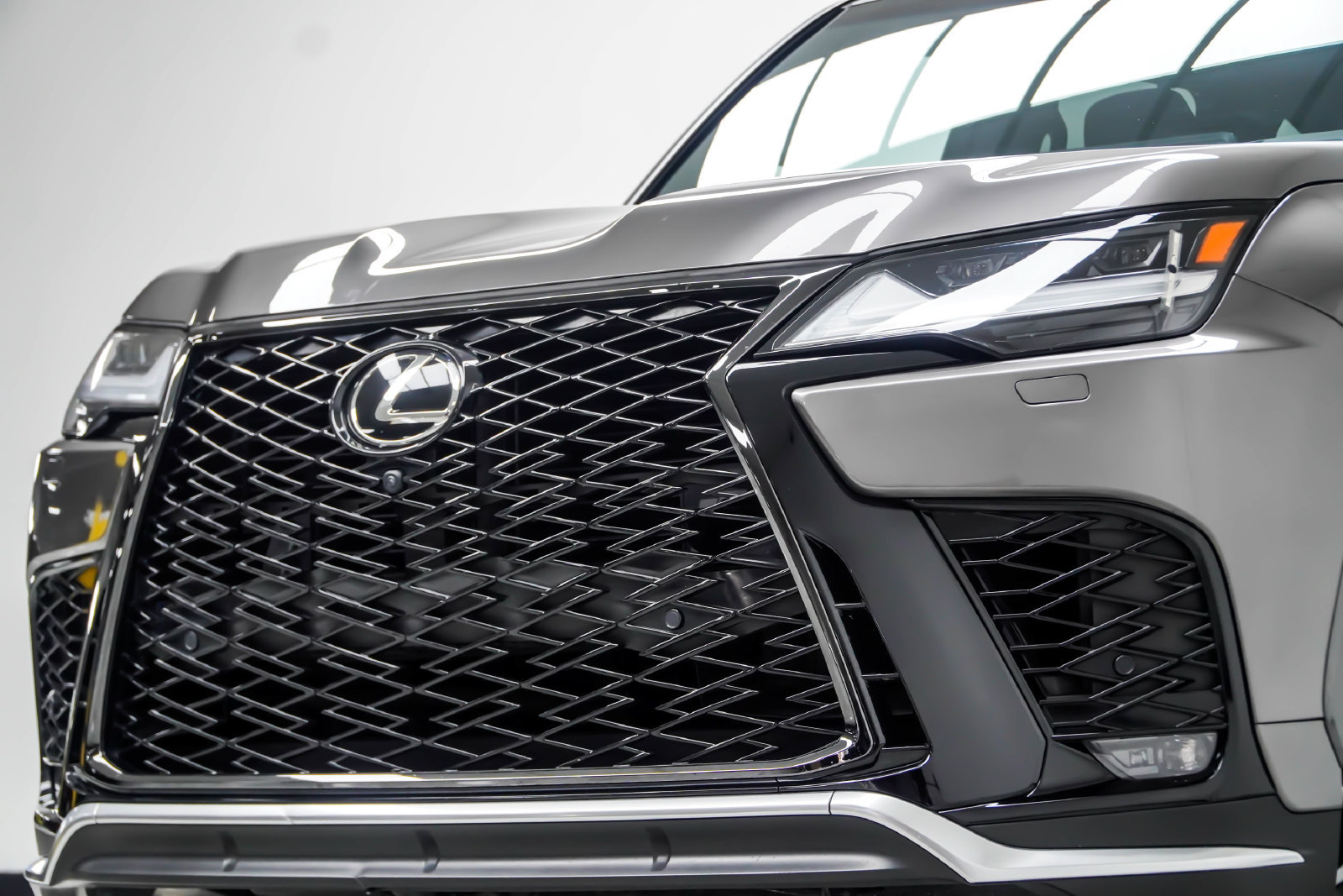 Used 2023 Lexus LX 600 F Sport AWD/4WD image 2