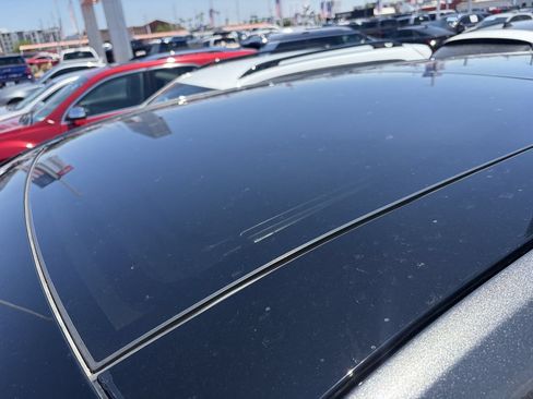 Used 2018 Ford Edge Titanium w/ Equipment Group 301A FWD image 6