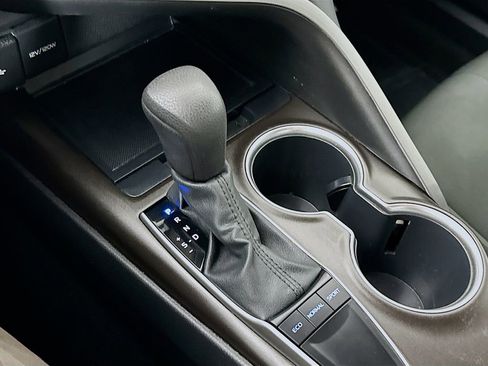 Used 2022 Toyota Camry LE image 19