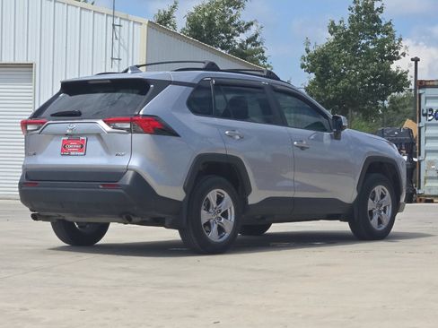 Used 2022 Toyota RAV4 XLE w/ Convenience Package FWD image 5