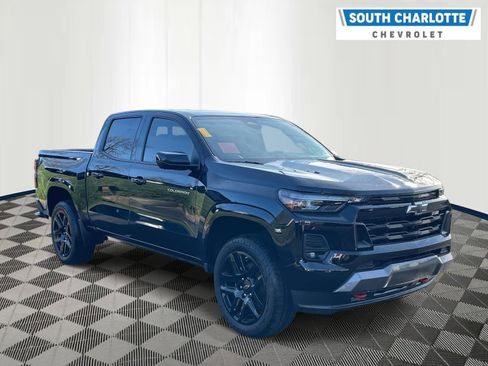 Used 2025 Chevrolet Colorado Z71 w/ Technology Package image 3