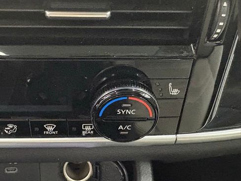 Used 2025 Nissan Rogue SL w/ Tech Package image 28