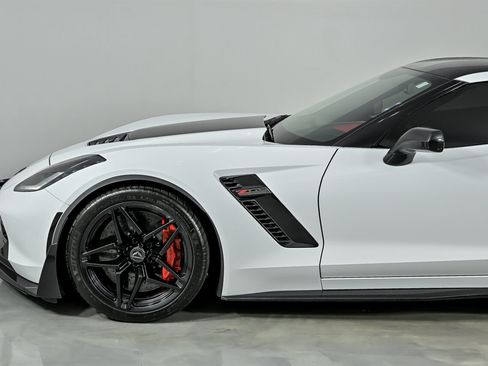 Used 2016 Chevrolet Corvette Z06 w/ 3LZ Preferred Equipment Group RWD image 6