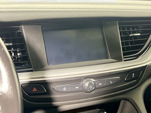 Used 2018 Buick Regal Preferred image 28