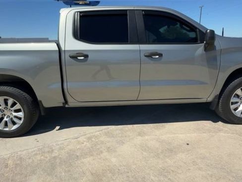 Used 2025 Chevrolet Silverado 1500 Custom image 9