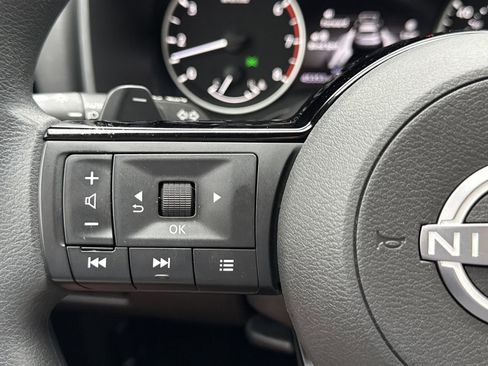 Used 2023 Nissan Rogue SV FWD image 19