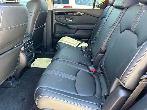 Used 2024 Honda Pilot Touring image 17