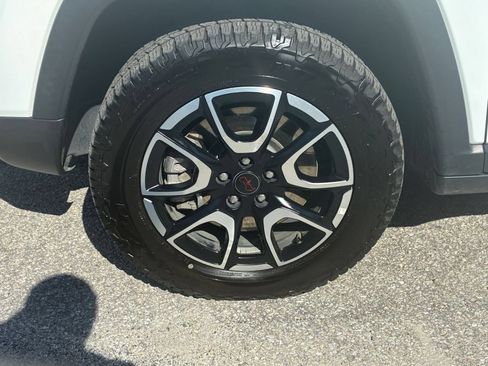 Used 2025 Jeep Compass Trailhawk AWD/4WD image 24