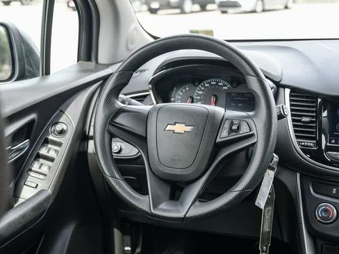 Used 2018 Chevrolet Trax LS image 12