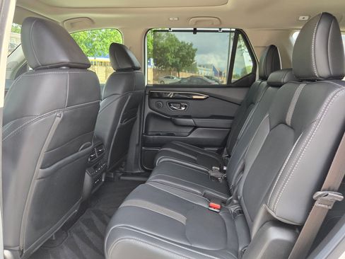 Used 2025 Honda Pilot Touring image 15
