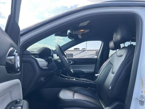 Used 2025 Jeep Compass Limited image 11