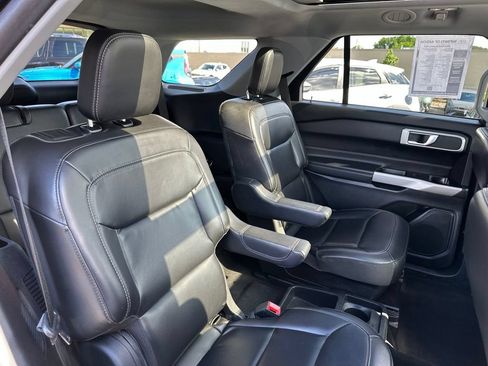 Used 2021 Ford Explorer XLT w/ Equipment Group 202A AWD/4WD image 33
