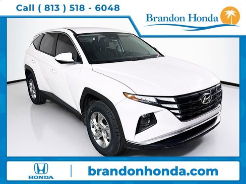 Used 2023 Hyundai Tucson SE image 1