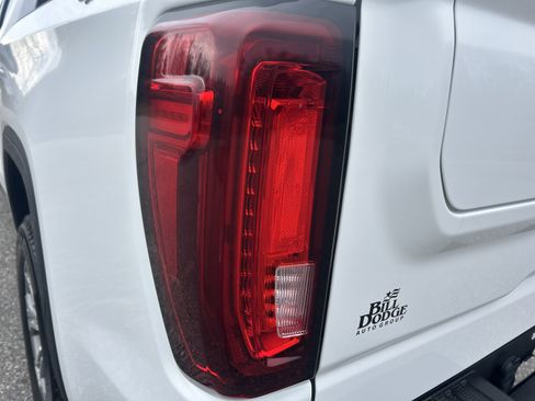 Used 2025 GMC Sierra 1500 SLT AWD/4WD image 10