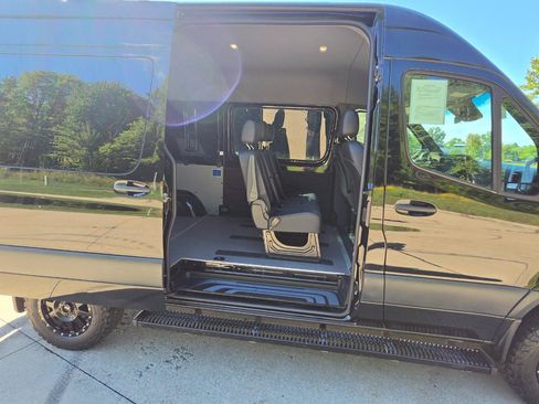 Used 2020 Mercedes-Benz Sprinter 2500 image 40