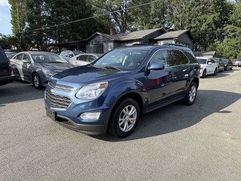 Used 2017 Chevrolet Equinox LT w/ Convenience Package FWD image 2