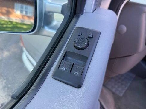 Used 2003 Volkswagen Eurovan MV FWD image 10