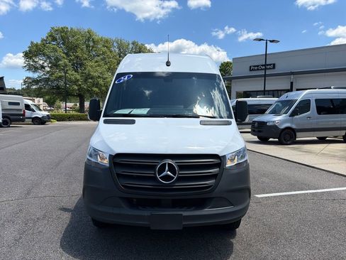 Used 2024 Mercedes-Benz Sprinter 3500 image 3