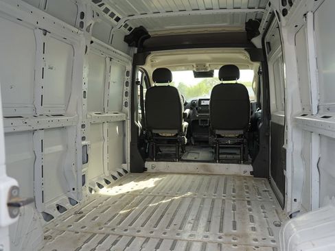 Used 2024 RAM ProMaster 2500 w/ Convenience Group FWD image 18