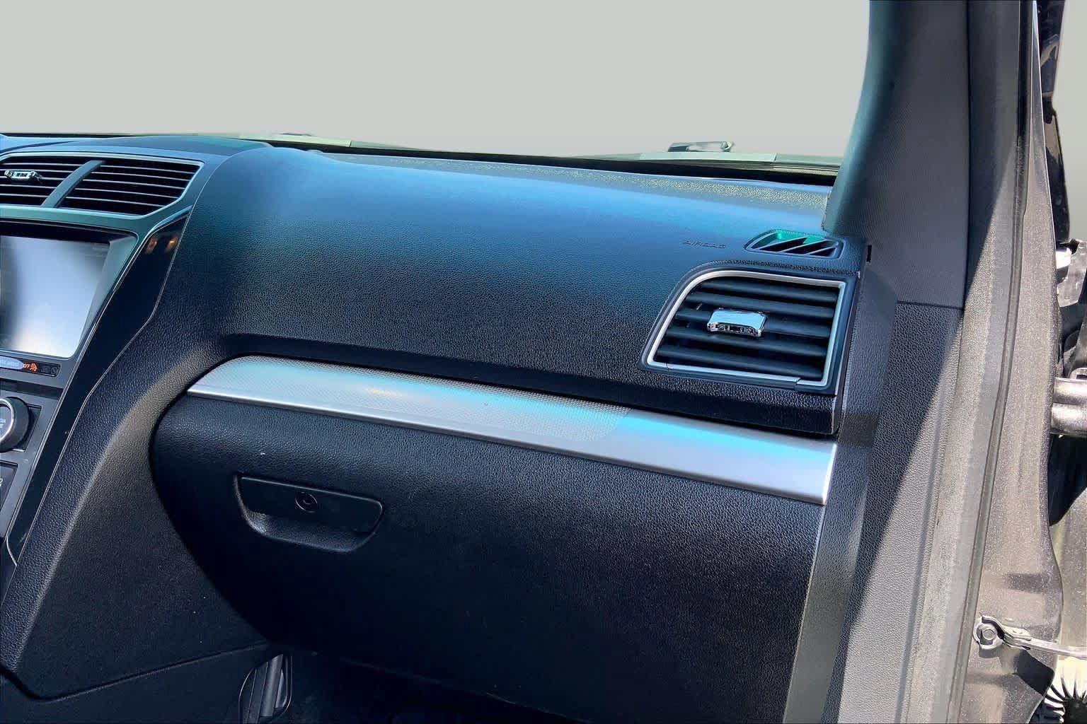 Used 2016 Ford Explorer XLT w/ Equipment Group 202A FWD image 18