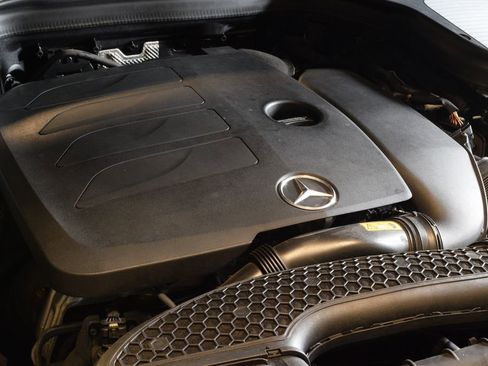 Used 2021 Mercedes-Benz GLC 300 4MATIC image 35