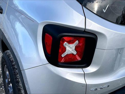 Used 2016 Jeep Renegade Sport w/ Power & Air Group image 27