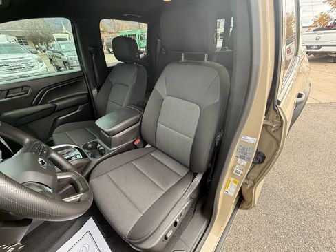 Used 2024 Chevrolet Colorado Trail Boss w/ Technology Package image 15