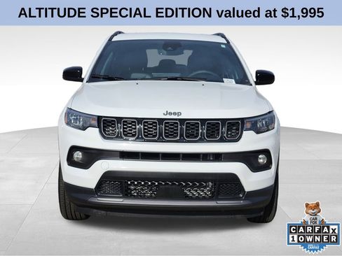 Used 2025 Jeep Compass Latitude w/ Convenience Group image 2