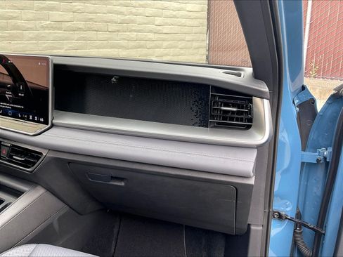 Certified 2025 Volkswagen Tiguan SE R-Line AWD/4WD image 16