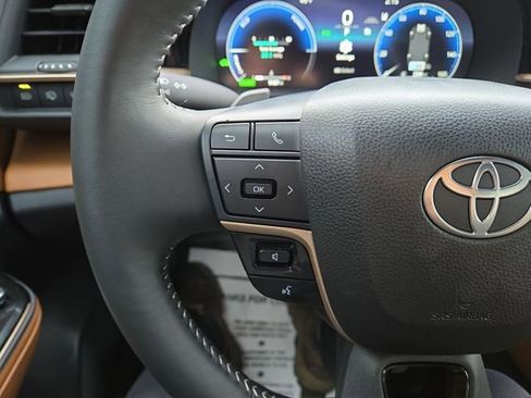 Used 2025 Toyota Crown Signia image 17