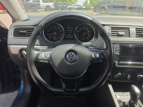 Used 2017 Volkswagen Jetta SE FWD image 14