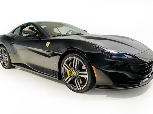 Used 2020 Ferrari Portofino image 11