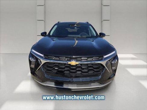 New 2026 Chevrolet Trax LT w/ LT Convenience Package FWD image 2