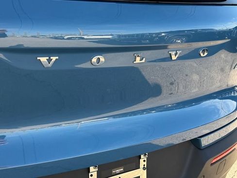 Certified 2025 Volvo XC40 B5 Ultra AWD/4WD image 9