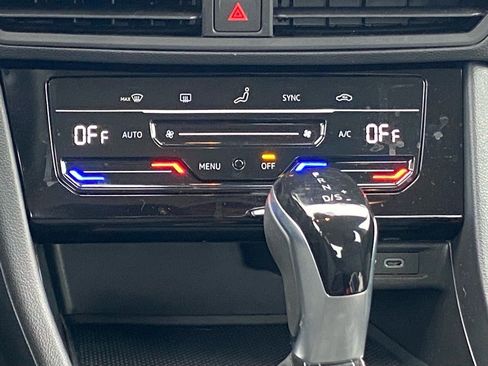 Certified 2025 Volkswagen Jetta S image 9