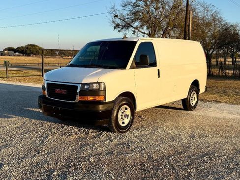 Used 2018 GMC Savana 2500 w/ Driver Convenience Package image 2